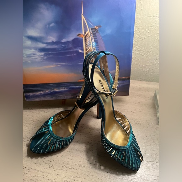 bebe Shoes - Bebe Emerald Sequinned Sandals w/leather, size 8
